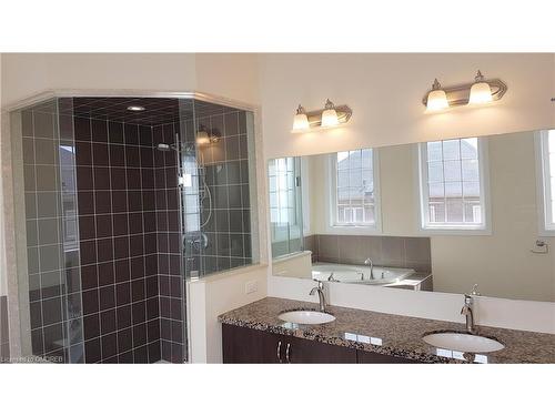 350 Begonia Gardens, Oakville, ON - Indoor Photo Showing Bathroom