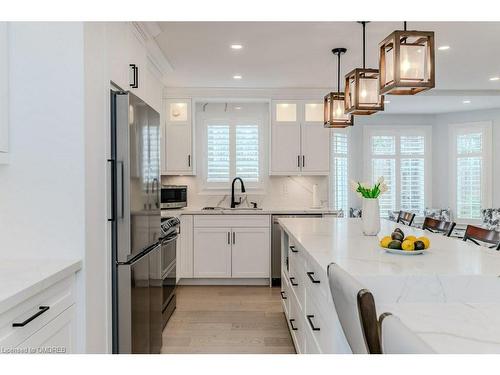 2197 Marisha Court, Oakville, ON - Indoor Photo Showing Kitchen With Upgraded Kitchen