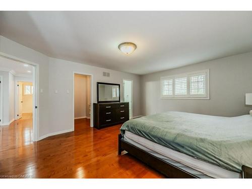 2197 Marisha Court, Oakville, ON - Indoor Photo Showing Bedroom