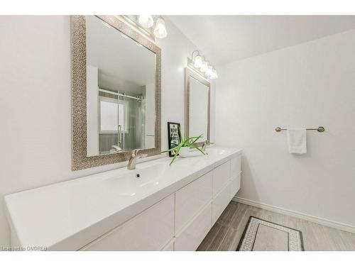 2197 Marisha Court, Oakville, ON - Indoor Photo Showing Bathroom