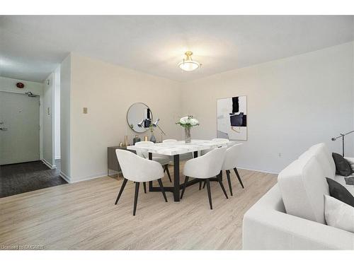 505-2323 Confederation Parkway, Mississauga, ON - Indoor Photo Showing Dining Room