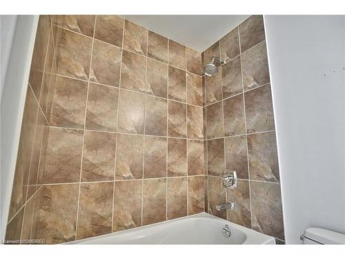 219-11 Bronte Road, Oakville, ON - Indoor Photo Showing Bathroom