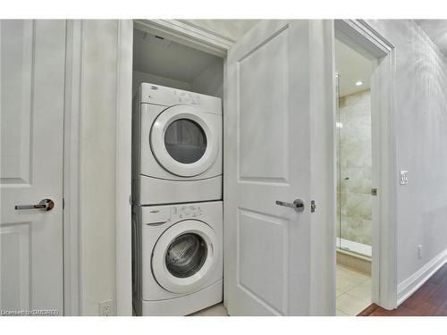 219-11 Bronte Road, Oakville, ON - Indoor Photo Showing Laundry Room