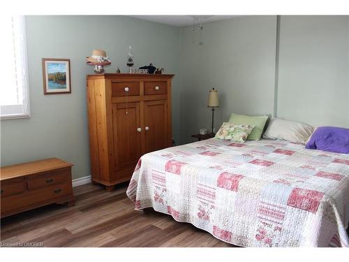 506-81 Millside Drive, Milton, ON - Indoor Photo Showing Bedroom