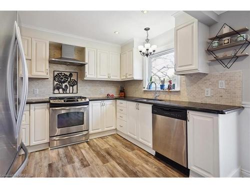 2219 Deyncourt Drive, Burlington, ON - Indoor Photo Showing Kitchen With Stainless Steel Kitchen With Upgraded Kitchen