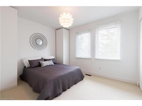 2166 Adair Crescent, Oakville, ON - Indoor Photo Showing Bedroom