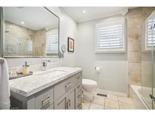 54 Hanover Place, Hamilton, ON - Indoor Photo Showing Bathroom