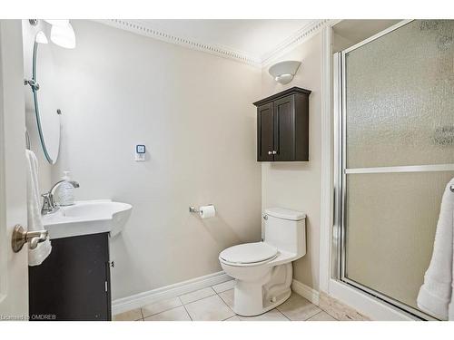 54 Hanover Place, Hamilton, ON - Indoor Photo Showing Bathroom