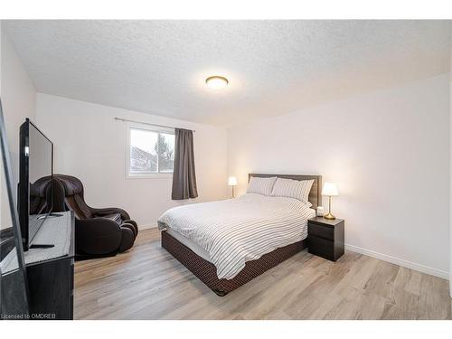 204 Country Club Drive, Guelph, ON - Indoor Photo Showing Bedroom