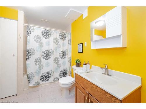 204 Country Club Drive, Guelph, ON - Indoor Photo Showing Bathroom