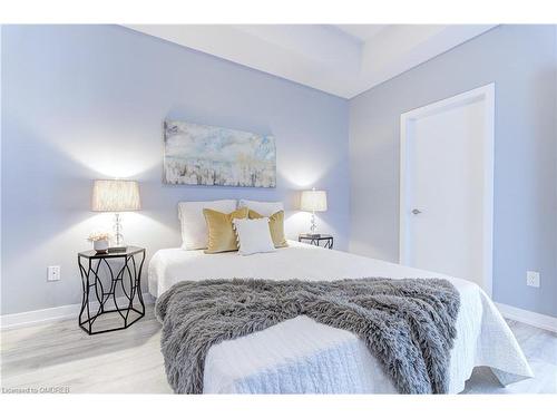 825-2490 Old Bronte Road, Oakville, ON - Indoor Photo Showing Bedroom