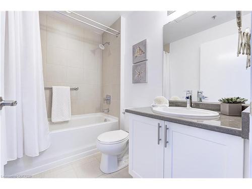 825-2490 Old Bronte Road, Oakville, ON - Indoor Photo Showing Bathroom