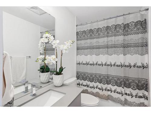 1112-2489 Taunton Road, Oakville, ON - Indoor Photo Showing Bathroom