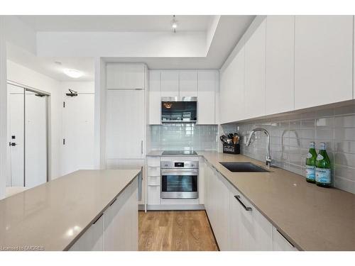 1112-2489 Taunton Road, Oakville, ON - Indoor Photo Showing Kitchen With Upgraded Kitchen