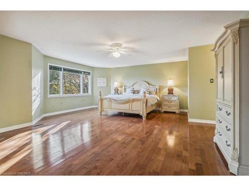1292 Grainer Court, Oakville, ON - Indoor Photo Showing Bedroom