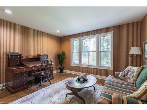 208 King Street, Oakville, ON - Indoor Photo Showing Living Room