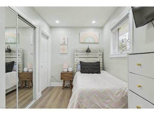 1291 Princeton Crescent, Burlington, ON - Indoor Photo Showing Bedroom
