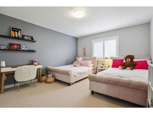2357 Glenwood School Drive, Burlington, ON - Indoor Photo Showing Bedroom