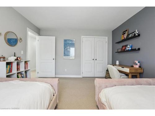 2357 Glenwood School Drive, Burlington, ON - Indoor Photo Showing Bedroom