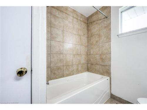 530 Lees Lane, Oakville, ON - Indoor Photo Showing Bathroom