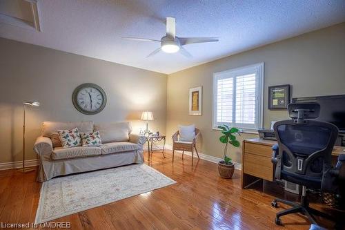 141 Creek Path Avenue, Oakville, ON - Indoor Photo Showing Living Room