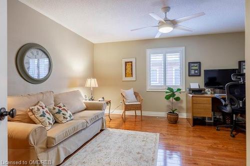 141 Creek Path Avenue, Oakville, ON - Indoor Photo Showing Living Room