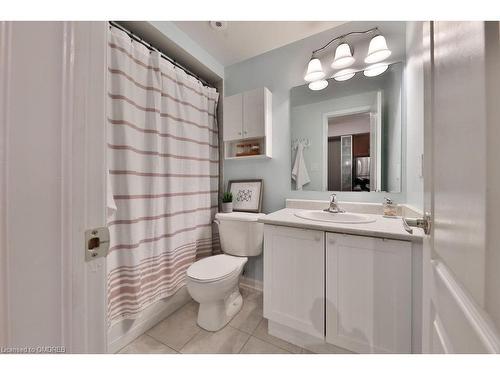 7-98 Carr Street, Toronto, ON - Indoor Photo Showing Bathroom