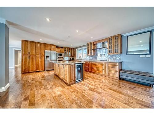 44 Royal Henley Boulevard, St. Catharines, ON - Indoor Photo Showing Kitchen