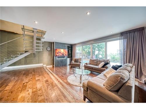 44 Royal Henley Boulevard, St. Catharines, ON - Indoor Photo Showing Living Room