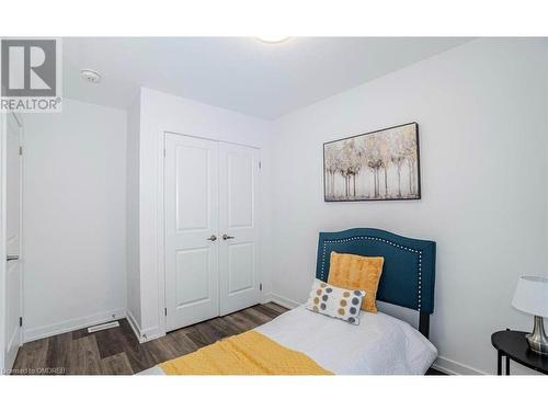 11-205 West Oak Trail, Kitchener, ON - Indoor Photo Showing Bedroom