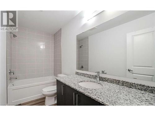 11-205 West Oak Trail, Kitchener, ON - Indoor Photo Showing Bathroom
