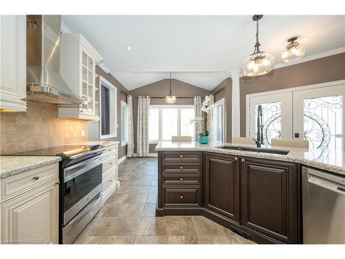 100 Chesswood Trail, Flamborough, ON - Indoor Photo Showing Kitchen With Upgraded Kitchen