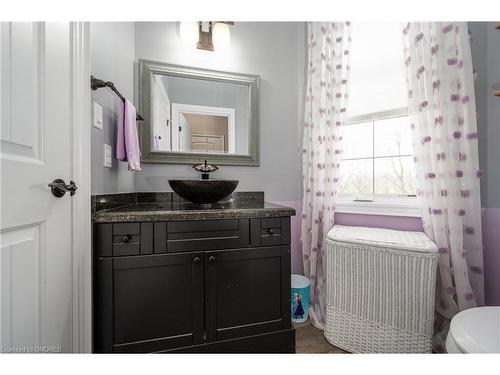 100 Chesswood Trail, Flamborough, ON - Indoor Photo Showing Bathroom