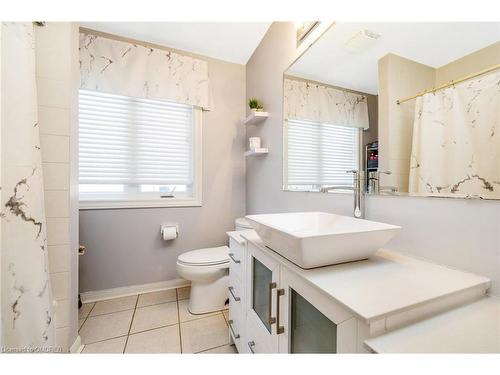 1595 Evans Terrace, Milton, ON - Indoor Photo Showing Bathroom