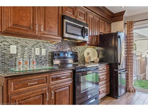3685 Golden Locust Drive, Mississauga, ON - Indoor Photo Showing Kitchen With Upgraded Kitchen