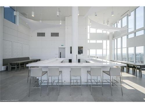 308-500 Brock Avenue, Burlington, ON - Indoor Photo Showing Kitchen With Upgraded Kitchen
