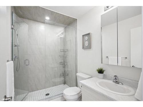13-590 North Service Road, Hamilton, ON - Indoor Photo Showing Bathroom