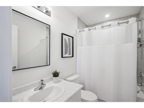13-590 North Service Road, Hamilton, ON - Indoor Photo Showing Bathroom