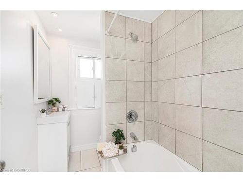 56-54 William Street, Brantford, ON - Indoor Photo Showing Bathroom