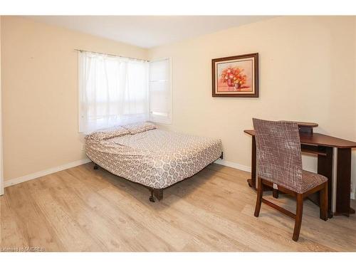 6295 Ker Street, Niagara Falls, ON - Indoor Photo Showing Bedroom