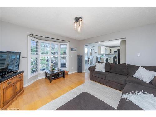 28 Gardiner Drive, Georgetown, ON - Indoor Photo Showing Living Room