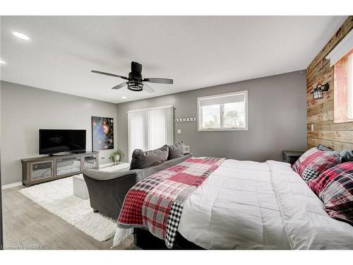 2859 Dominion Road, Fort Erie, ON - Indoor Photo Showing Bedroom