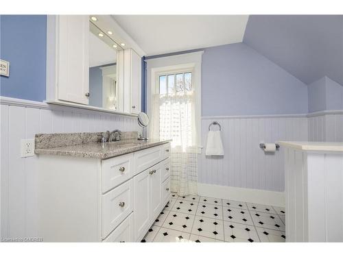 332 Woodward Avenue, Milton, ON - Indoor Photo Showing Bathroom