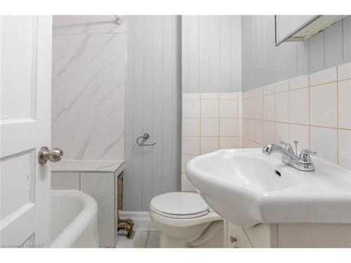 1-270 Main Street W, Hamilton, ON - Indoor Photo Showing Bathroom