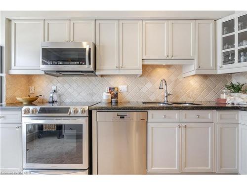 331 Robinson Street, Oakville, ON - Indoor Photo Showing Kitchen With Upgraded Kitchen