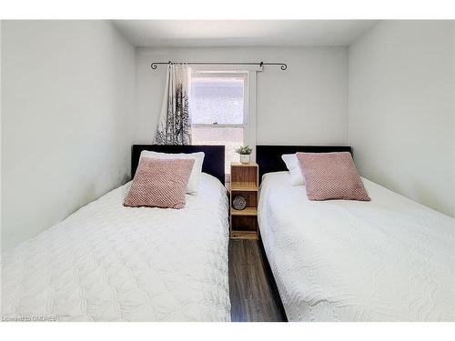 1468 Barton Street E, Hamilton, ON - Indoor Photo Showing Bedroom