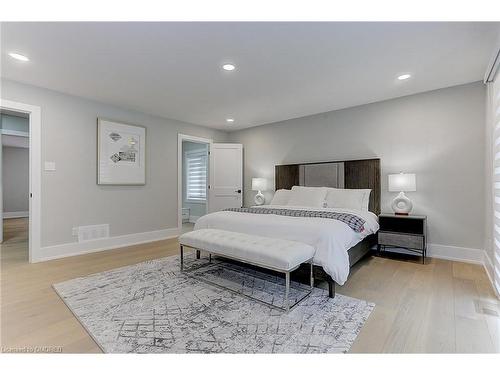 52 Innisbrook Drive, Wasaga Beach, ON - Indoor Photo Showing Bedroom