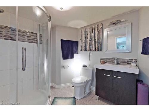 59 Longwood Road N, Hamilton, ON - Indoor Photo Showing Bathroom