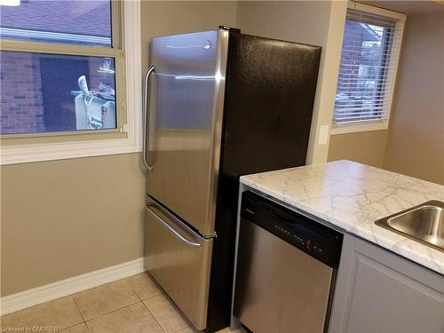 269 Montmorency Drive, Hamilton, ON - Indoor Photo Showing Kitchen