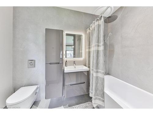 1617 Trotwood Avenue, Mississauga, ON - Indoor Photo Showing Bathroom